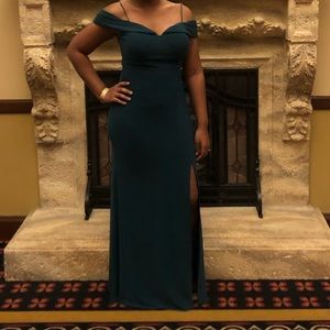 Morgan & Company Juniors' Cold-Shoulder Gown